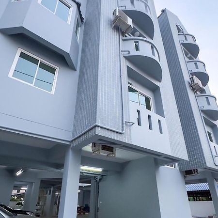 Апартаменти Baan Khun Pra Duplex Rm3 Бангкок Екстер'єр фото