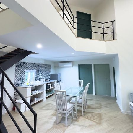 Апартаменти Baan Khun Pra Duplex Rm3 Бангкок Екстер'єр фото