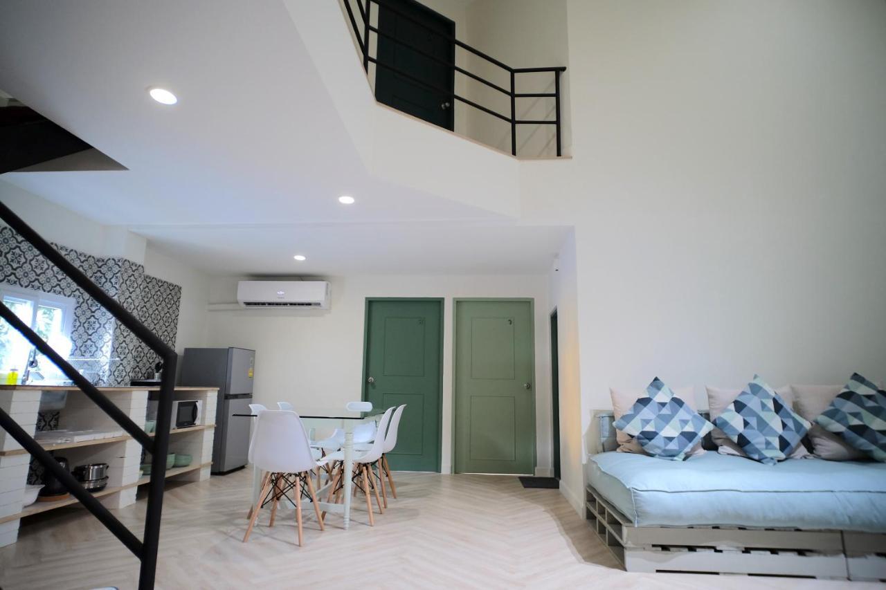 Апартаменти Baan Khun Pra Duplex Rm3 Бангкок Екстер'єр фото