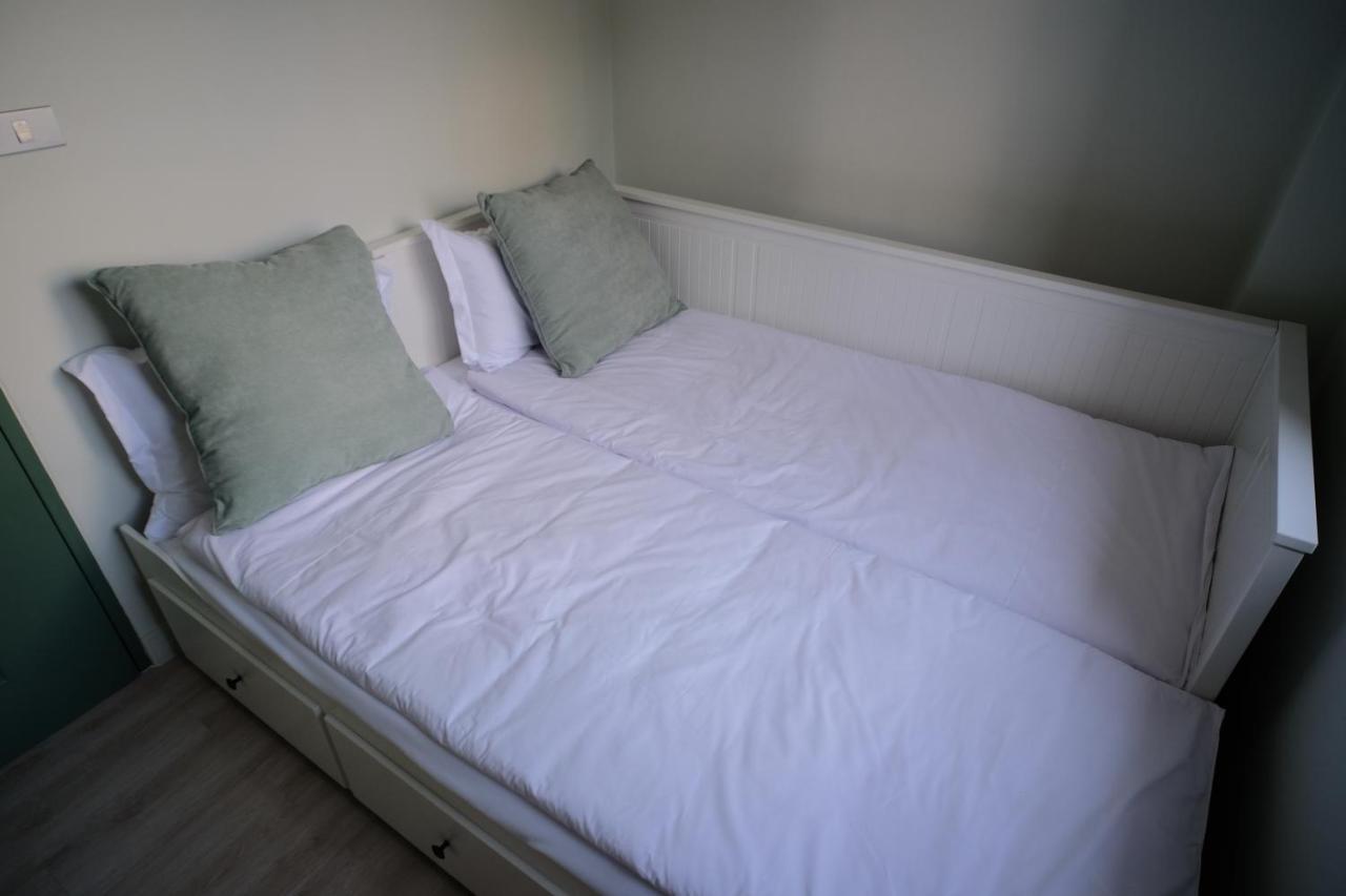 Апартаменти Baan Khun Pra Duplex Rm3 Бангкок Екстер'єр фото