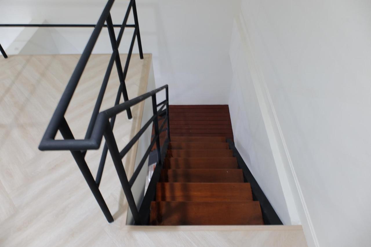 Апартаменти Baan Khun Pra Duplex Rm3 Бангкок Екстер'єр фото