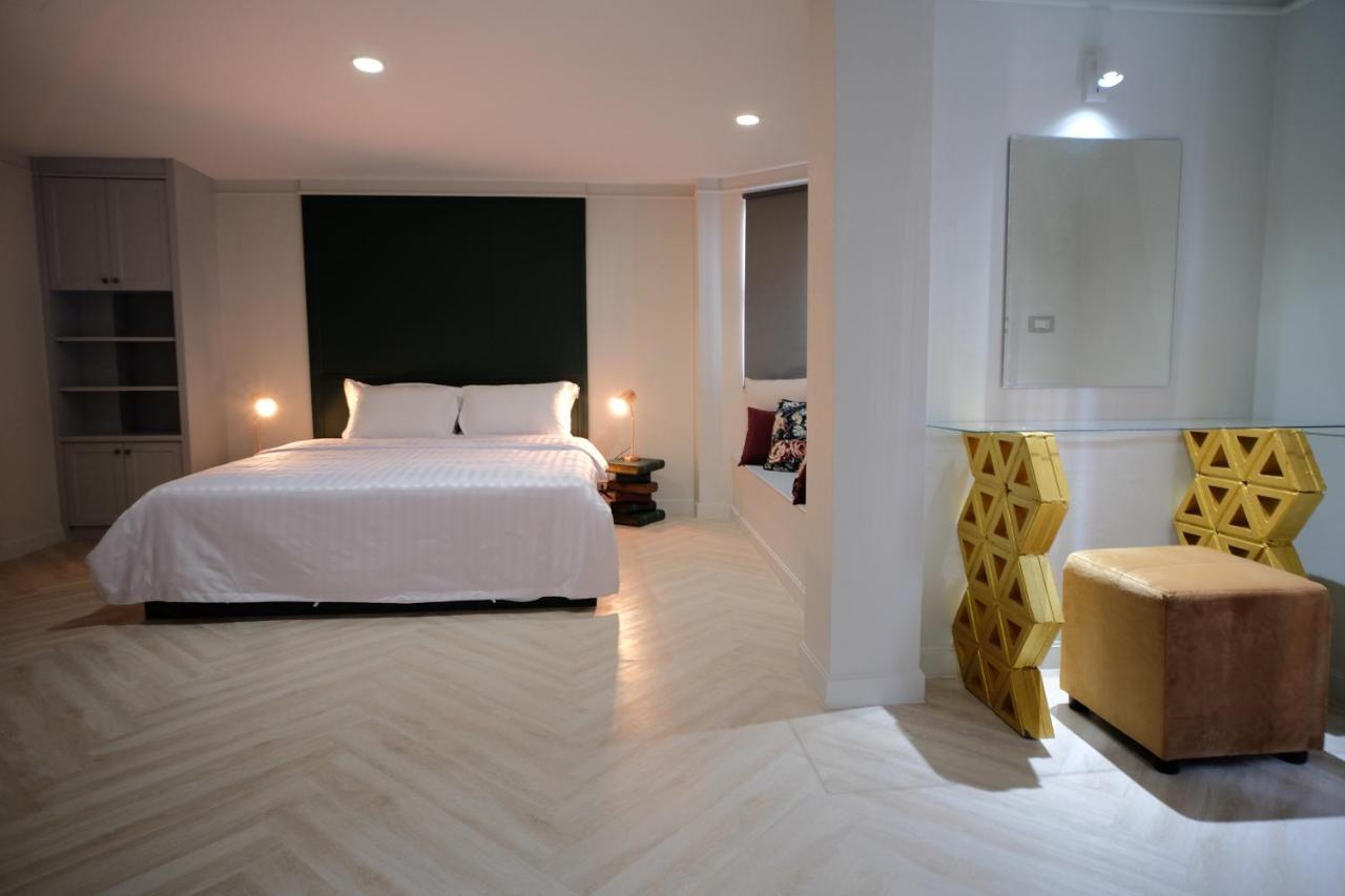 Апартаменти Baan Khun Pra Duplex Rm3 Бангкок Екстер'єр фото