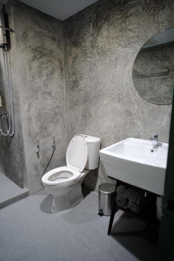 Апартаменти Baan Khun Pra Duplex Rm3 Бангкок Екстер'єр фото